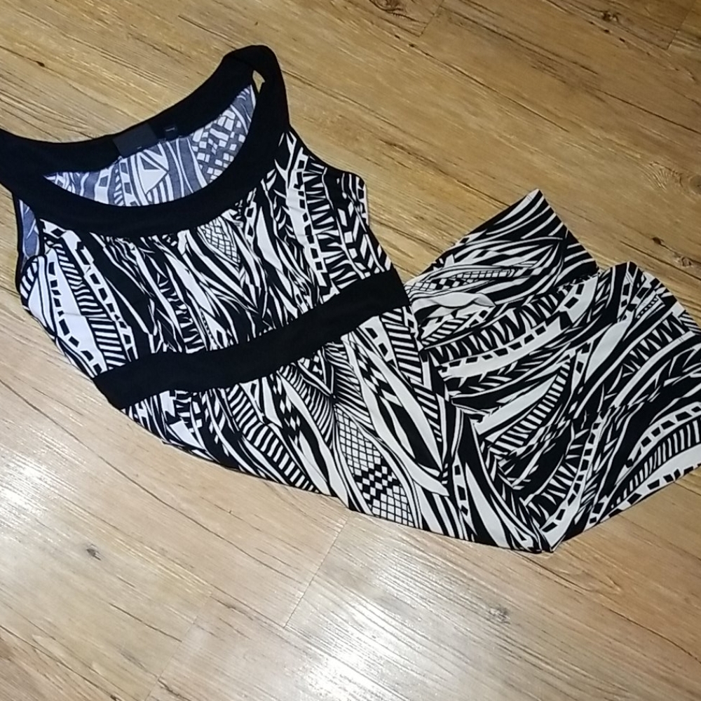 Avenue Dress black and white